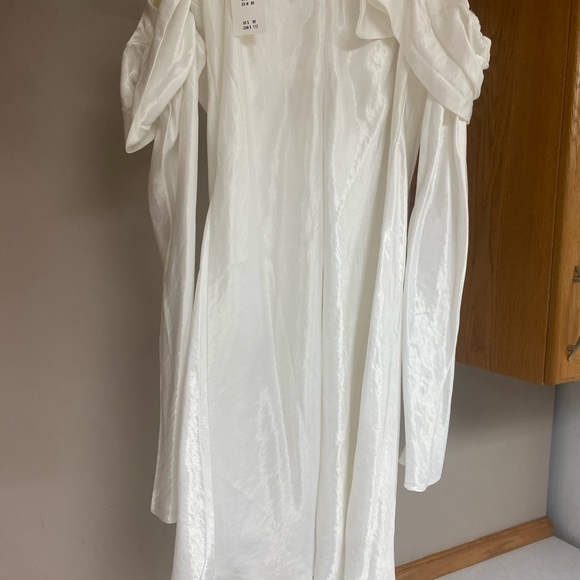 Abercrombie Elegant Off-Shoulder White Dress - Picture 4 of 8
